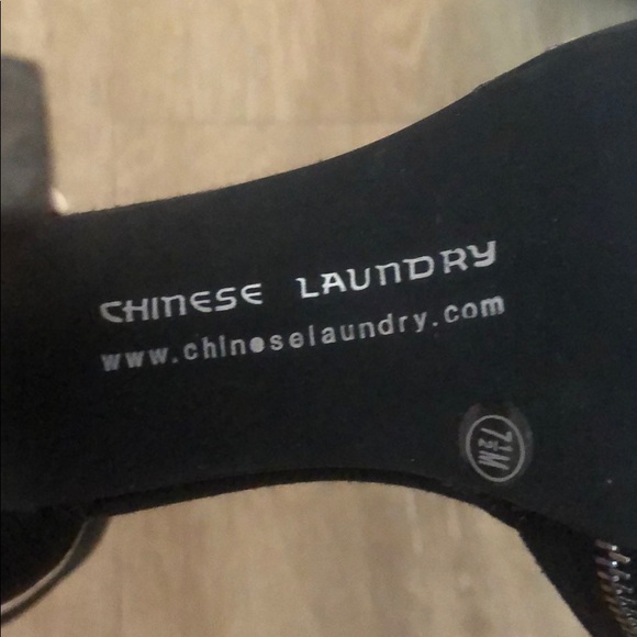 LAST CHANCE BEFORE DONATING! 
Cute black (zipper accents) heels - Picture 4 of 5